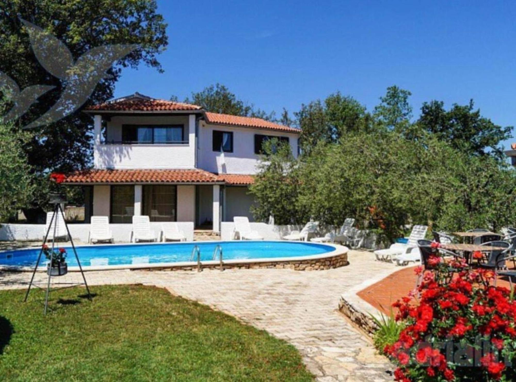 Apartment Splendid With Swimming Pool
